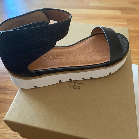 Gentle souls sandals - Picture 2 of 4